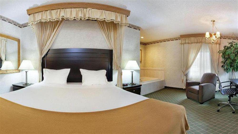 Holiday Inn Express & Suites Chicago-Libertyville By Ihg Bagian luar foto