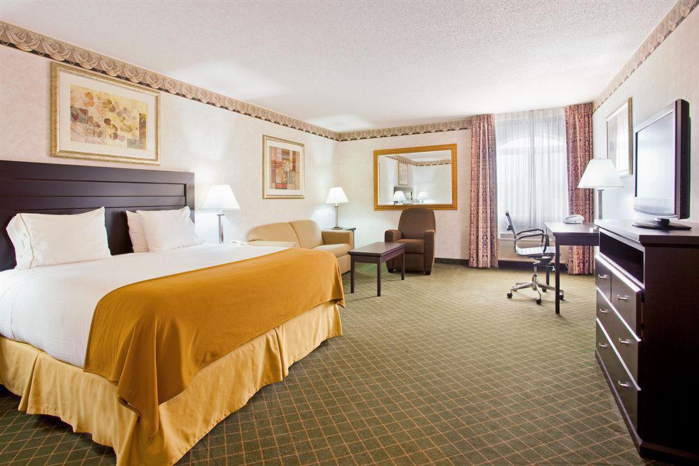 Holiday Inn Express & Suites Chicago-Libertyville By Ihg Bagian luar foto